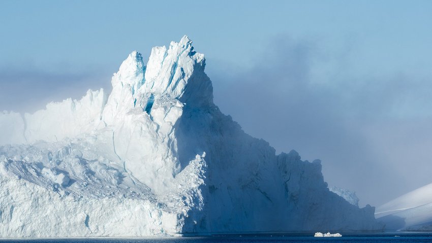 Bis zu 3.000 Meter hoch schichten sich die grönländischen Eismassen im Inneren der Insel auf. 